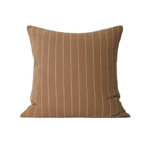 кирпичного цвета декоративная подушка
